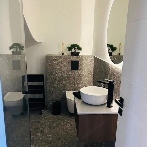 Casă cu 5 camere cu Teren 400 Mp în Dobroești