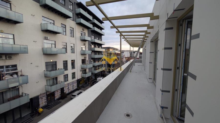 Apartament cu 4 camere semidecomandat, mobilat în Central