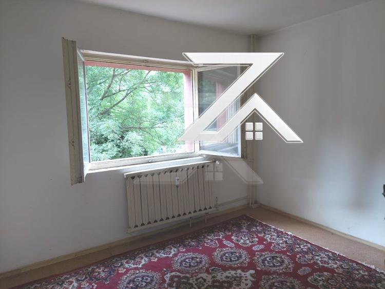 Apartament cu 3 camere semidecomandat în Brazda lui Novac