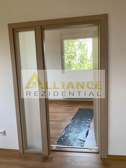 Casă individuală cu 14 camere cu Canalizare în Cățelu