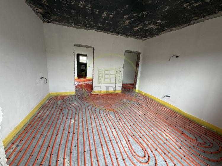 Casă individuală cu 5 camere cu Canalizare în Preajba