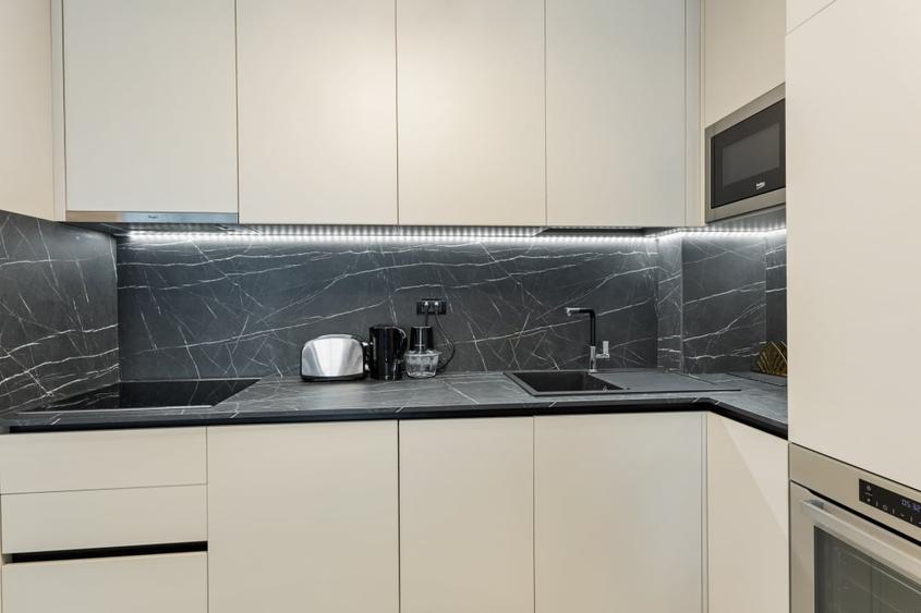 Apartament cu 2 camere semidecomandat, mobilat în Mamaia-Sat