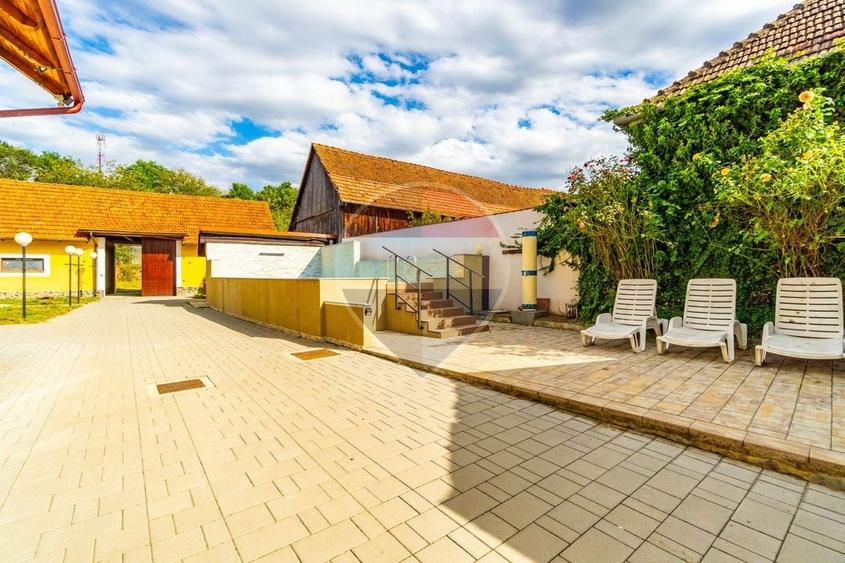 Casă individuală cu 6 camere cu Piscina în Mândra