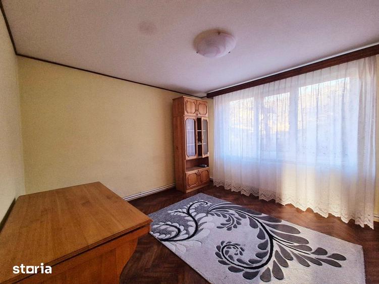 Casă cu 5 camere cu Teren 3581 Mp în Central