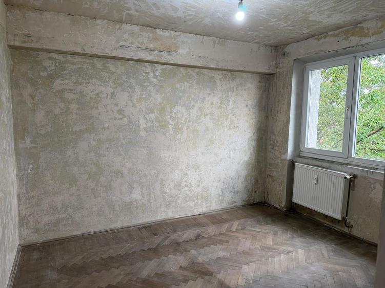 Apartament cu 3 camere semidecomandat în Domenii