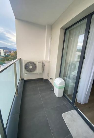 Apartament cu 2 camere semidecomandat, mobilat în Independenței