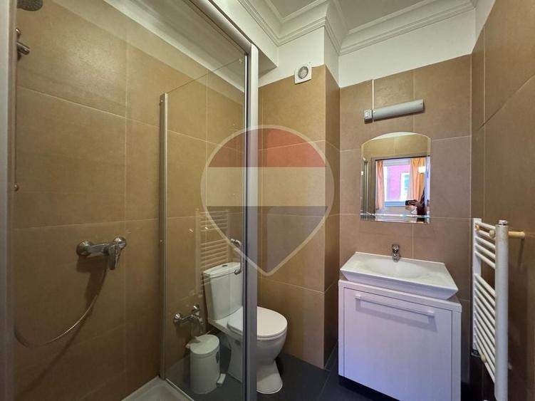 Apartament cu 3 camere semidecomandat, mobilat în UTA