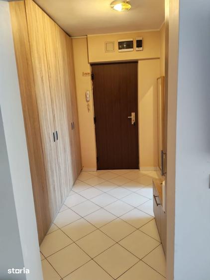 Apartament cu 3 camere semidecomandat, mobilat în Colentina