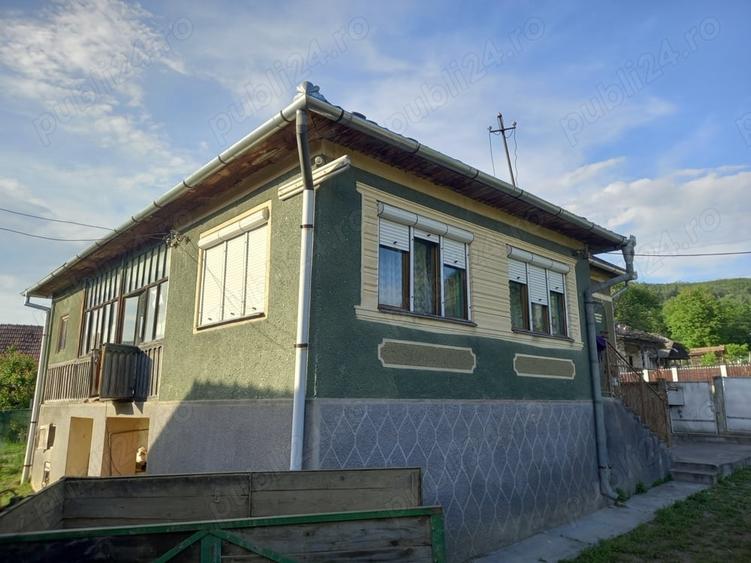 Casă cu 3 camere cu Teren 1000 Mp în Rusu de Sus