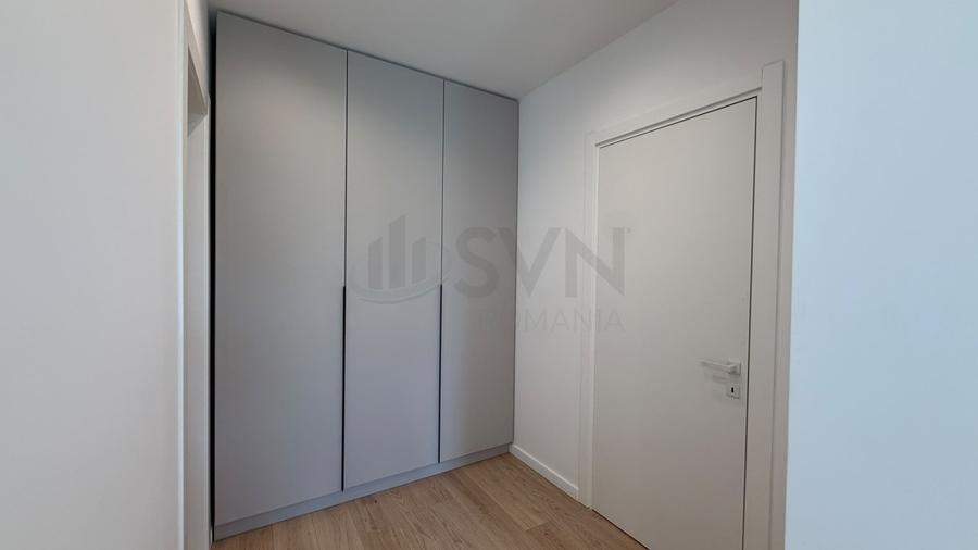 Apartament cu 3 camere semidecomandat în Sisești