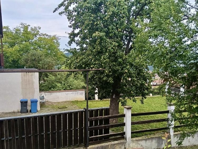 Oportunitate Investitie / Casa cu 4 Garsoniere Generoase (50 mp) + Vedere la Cetate & Curte Mare - 2