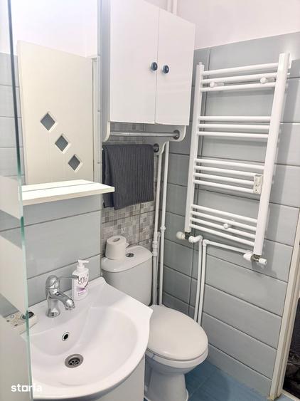 Apartament cu 4 camere decomandat în Titan