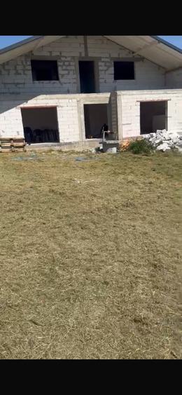 Casă individuală cu 5 camere cu Teren 7300 Mp în Orășeni-Deal