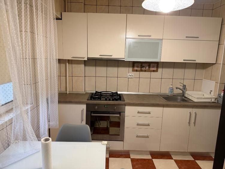 Apartament cu 3 camere decomandat, mobilat în Banu Manta