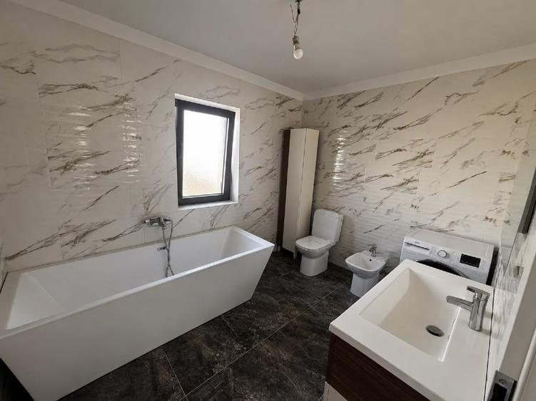 Duplex cu 3 camere cu Canalizare în Central