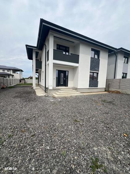 Casă cu 4 camere cu Teren 900 Mp în Lazuri
