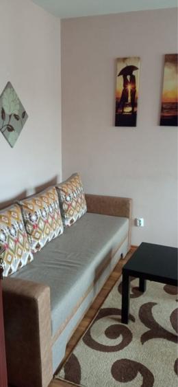 Apartament cu 2 camere semidecomandat în Podu Roș