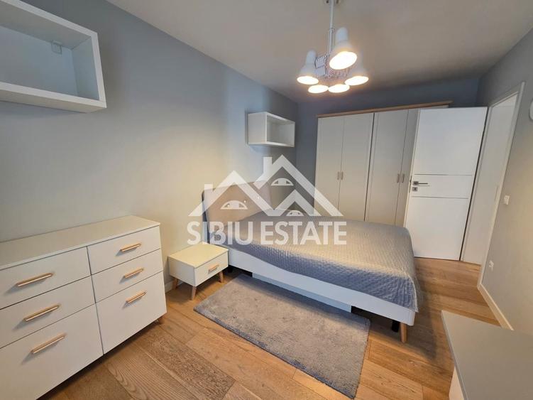 Penthouse cu 4 camere decomandat, mobilat în Periferie