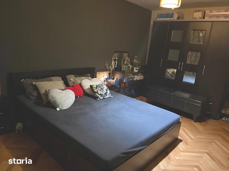 Apartament cu 4 camere decomandat în Cetate