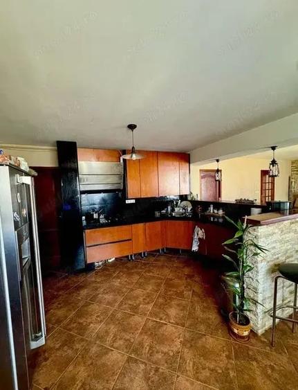 Duplex cu 7 camere cu Garaj în Florești