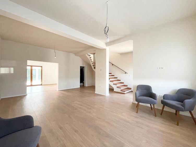 Duplex cu 4 camere cu Canalizare în Moșnița Nouă