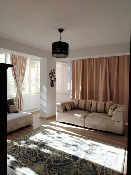 Apartament cu 3 camere decomandat în Moșilor