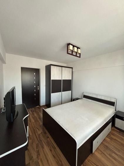 Apartament cu 3 camere decomandat în Turnișor