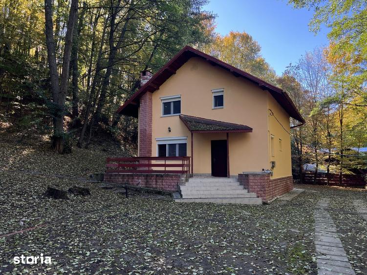 Casă cu 4 camere cu Teren 1292 Mp în Drăganu