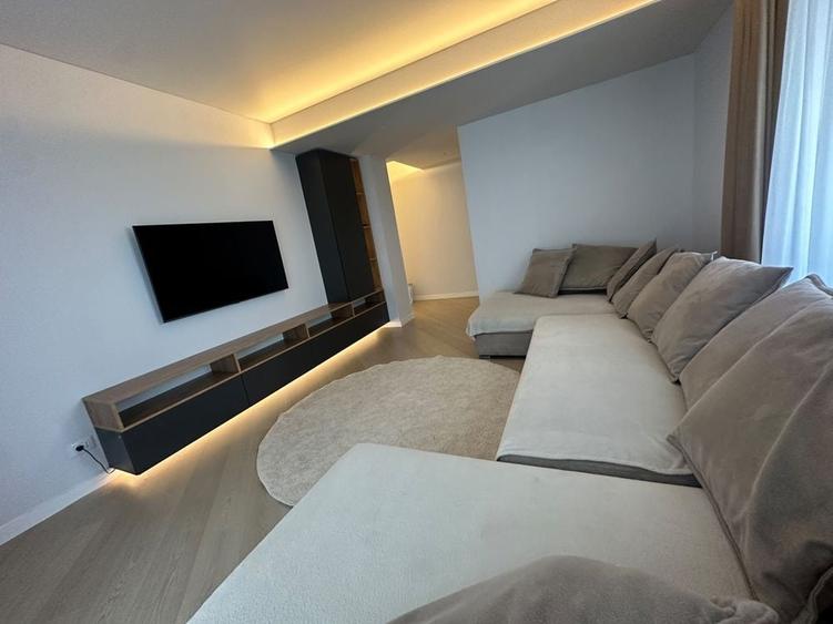 Apartament cu 3 camere decomandat în Exterior Vest