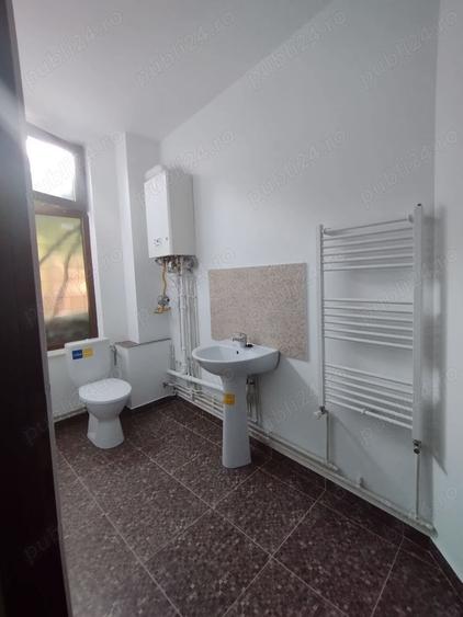 Spațiu comercial, de 200 mp, în Central