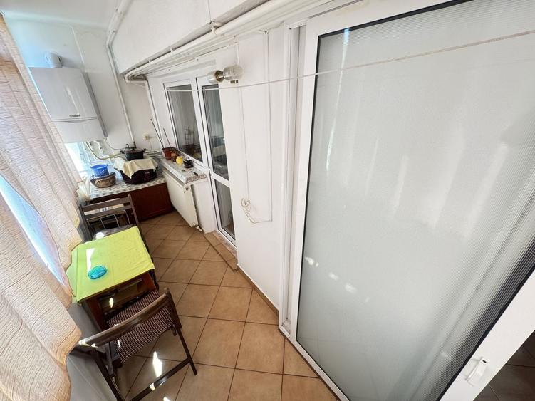 Apartament cu 3 camere decomandat, mobilat în Delfinariu