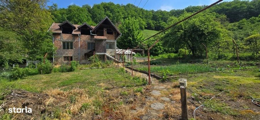 Casă cu 4 camere în Angofa