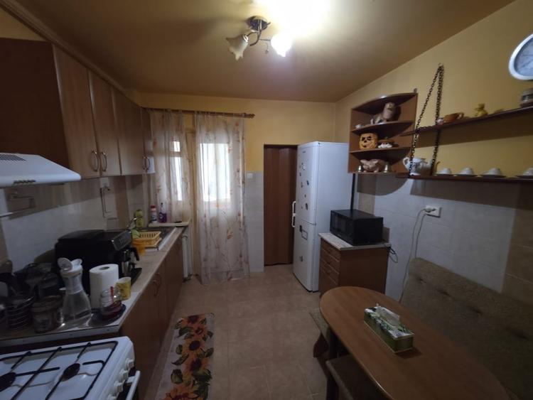 Apartament cu 4 camere decomandat, mobilat în Central