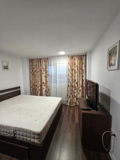 Apartament cu 3 camere semidecomandat, mobilat în Crângași