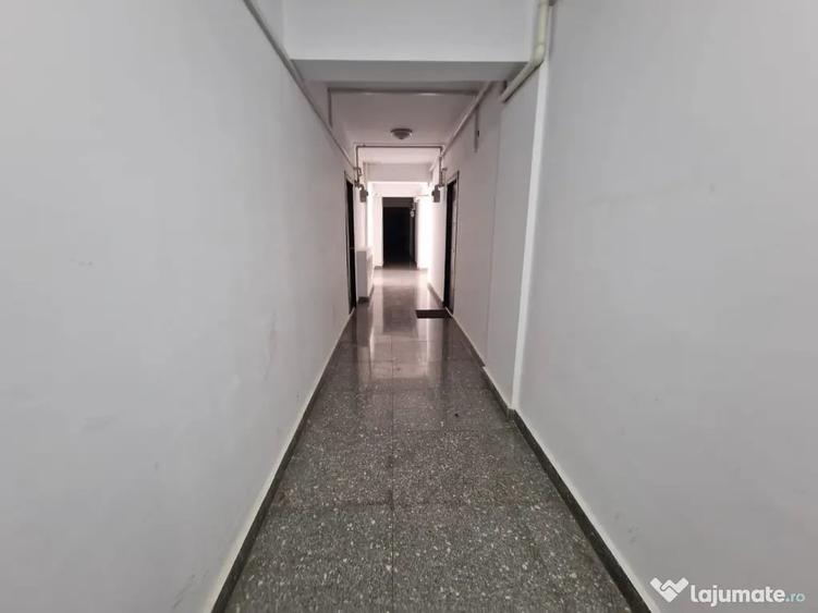 Garsonieră decomandată în Roșu
