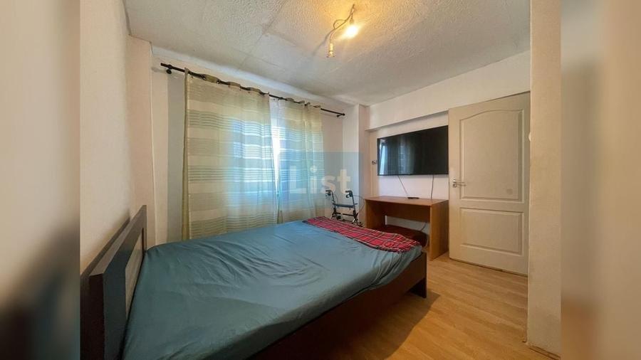 Apartament cu 3 camere semidecomandat în Micro IV
