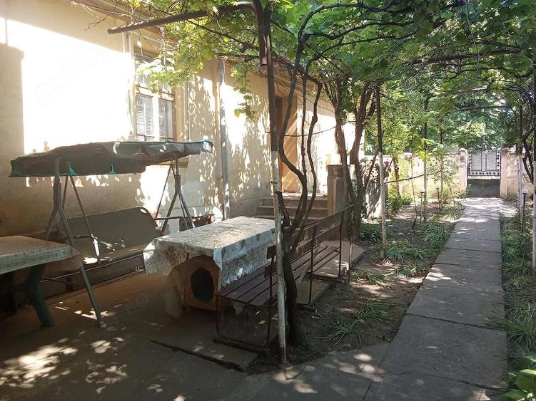 Casă cu 6 camere cu Teren 914 Mp în Poiana Mare