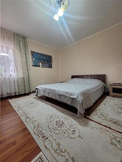 Casă individuală cu 6 camere cu Teren 119 Mp în Central