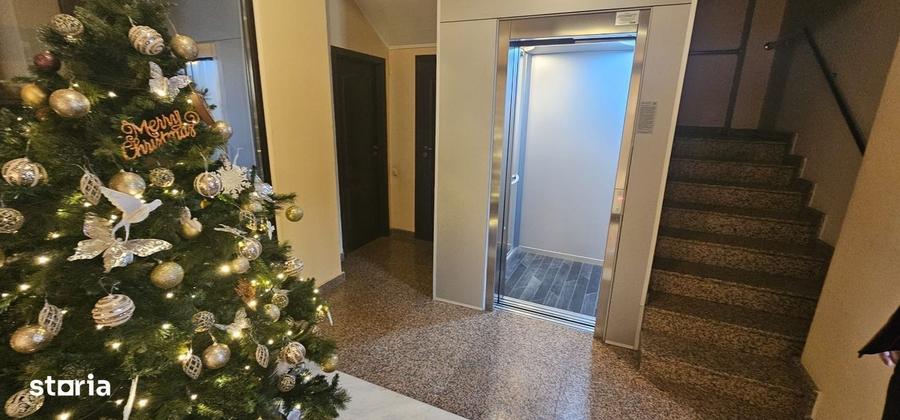 Spațiu comercial, de 902 mp, în Central