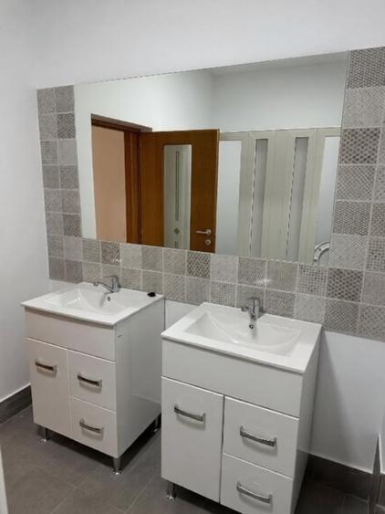Casă cu 9 camere cu Teren 550 Mp în Drumul Taberei