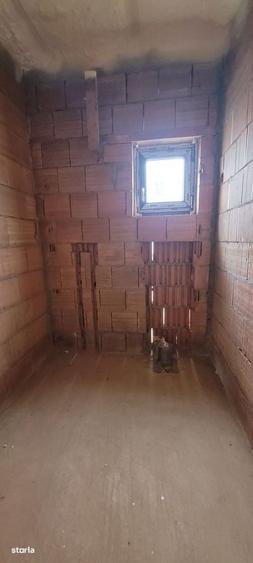 Casă cu 4 camere cu Teren 550 Mp în Lazuri