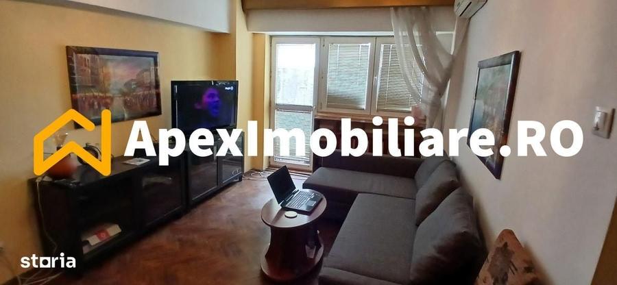 Apartament cu 3 camere semidecomandat în Victoriei