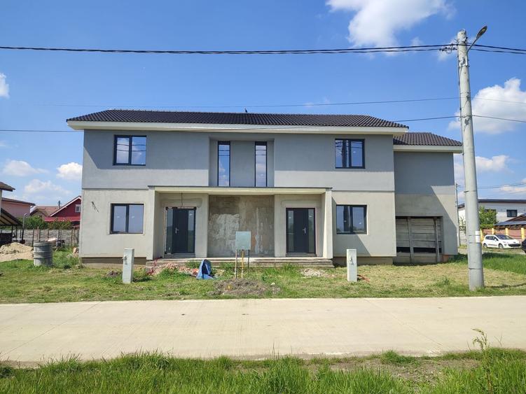 Duplex cu 4 camere cu Canalizare în Sânandrei