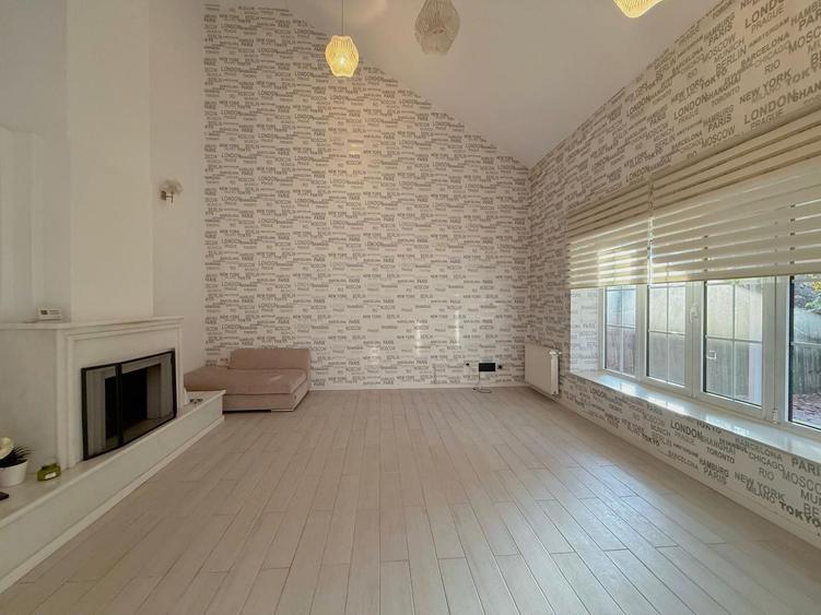 Duplex cu 5 camere cu Canalizare în Iancu Nicolae