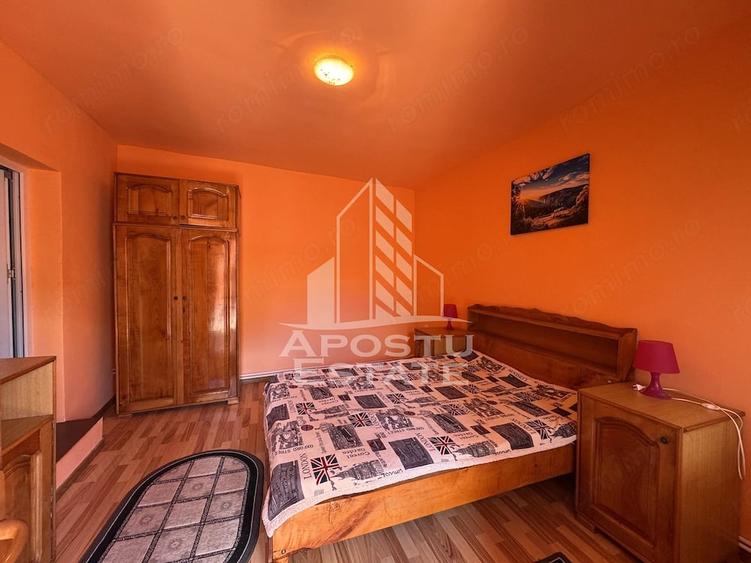 Casă cu 8 camere cu Teren 700 Mp în Sălașu de Jos