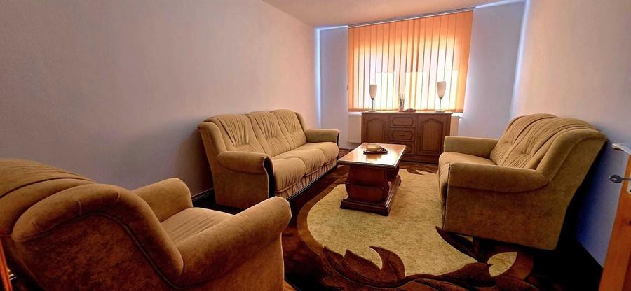 Apartament cu 3 camere decomandat în Micro 11