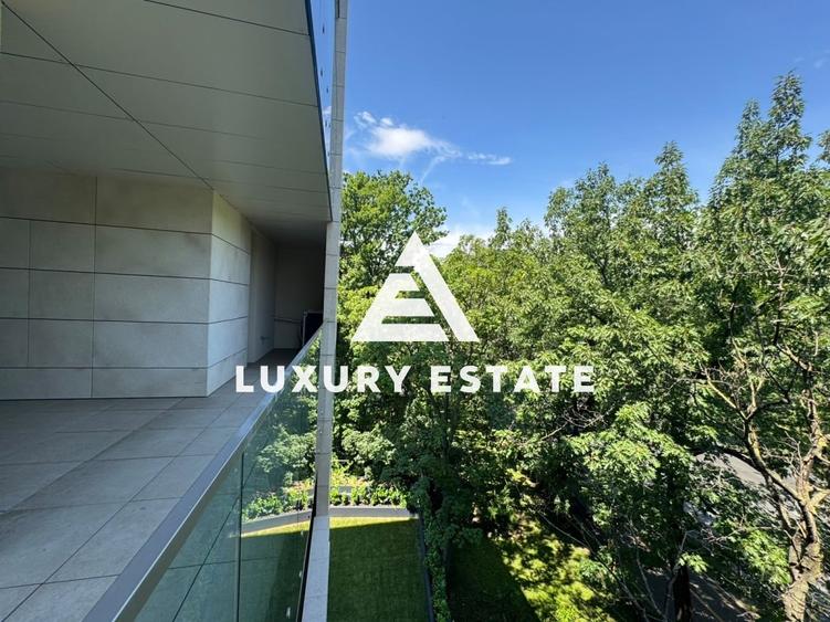 Apartament cu 4 camere semidecomandat în Aviatorilor