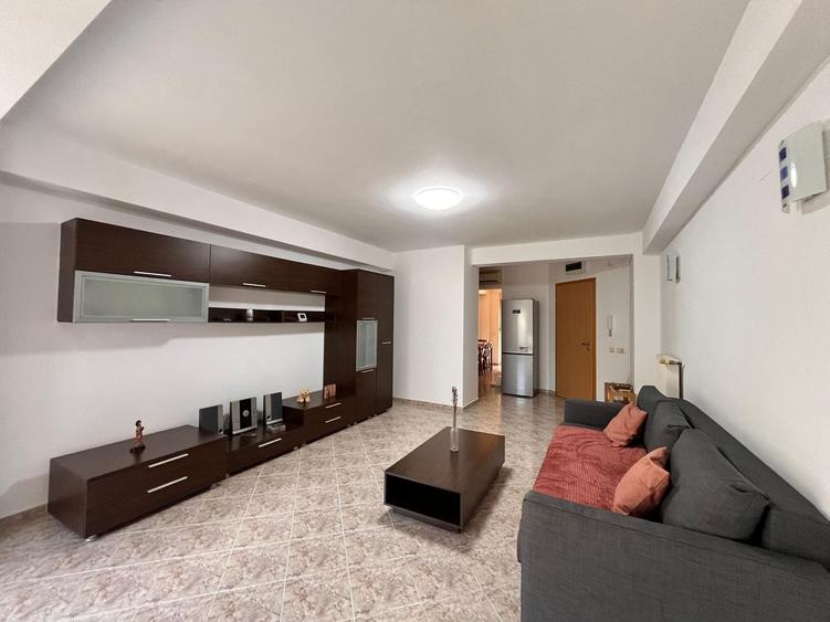 Apartament cu 3 camere decomandat, mobilat în Aradului