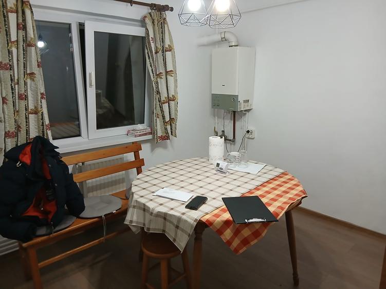 Apartament cu 3 camere decomandat în Astra