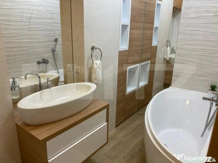 Apartament cu 4 camere semidecomandat în Plopilor